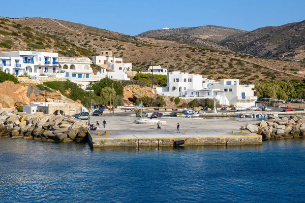 Sikinos, Yunanistan - 23 Eylül 2020: Sikinos 'un Alopronia limanı, güney Kiklad' ın güzel, küçük ve tenha adası. Yunanistan