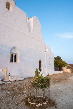 Chora 'da Panagia Beyazlar Kilisesi. Folegandros Adası. Yunanistan
