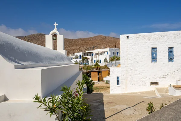Iglesia Agios Artemios Puerto Karavostasi Isla Folegandros Cícladas Grecia — Foto de Stock