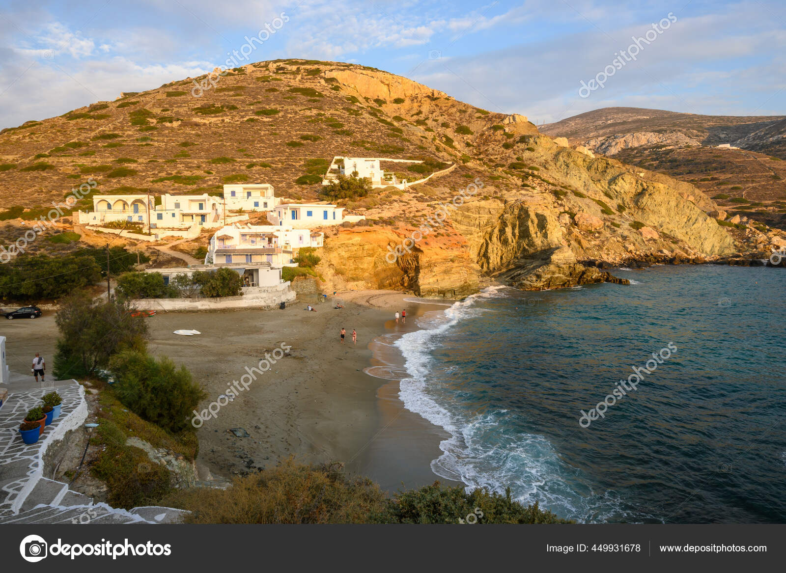 Folegandros ギリシャ 年9月24日 日没時にfolagandros島の美しいアガリビーチ ギリシャのキクラデス諸島 ストックエディトリアル用写真 C Vivooo Folegandros ギリシャ 年9月24日 日没時にfolagandros島の美しいアガリビーチ ギリシャのキクラデス諸島 ストックエディトリアル用写真 C Vivooo