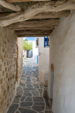 Castro 'daki Narrowi Caddesi (Kastro), Folegandros adasındaki Chora kasabasının en eski yeri. Cyclades, Yunanistan