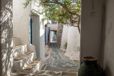 Castro 'daki Narrowi Caddesi (Kastro), Folegandros adasındaki Chora kasabasının en eski yeri. Cyclades, Yunanistan