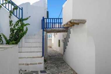 Castro 'daki Dar Sokak (Kastro), Folegandros adasındaki Chora kasabasının en eski kısmı. Cyclades, Yunanistan