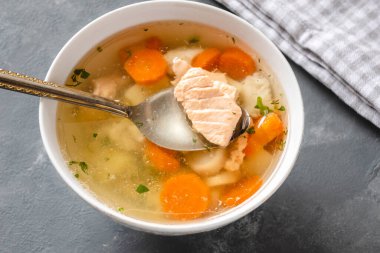 Somon balıklı balık çorbası ve sebzeli morina balığı.