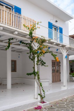 Antiparos, Yunanistan - 28 Eylül 2020: Antiparos adasında geleneksel Yunan mimarisi, Kiklad, Yunanistan