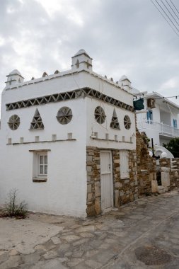 Antiparos, Yunanistan - 28 Eylül 2020: Antiparos adasının Yunan mimarisi. Cyclades, Yunanistan