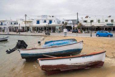 Antiparos, Yunanistan - 28 Eylül 2020: Antiparos Adası Limanı, Yunanistan