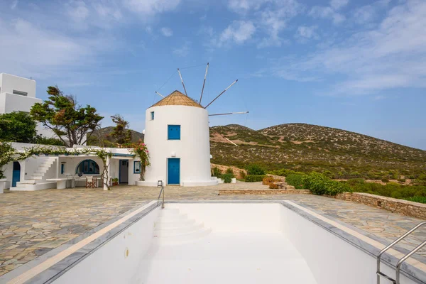 希腊安提帕罗斯 2020年9月28日 希腊Cyclades的安提帕罗斯岛的夏季风车别墅 — 图库照片
