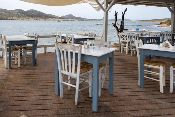 Antiparos Grecja Września 2021 Stoły Krzesła Greckiej Restauracji Nad Morzem — Zdjęcie stockowe