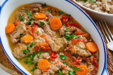 Sebzeli et yahnisi. Gulaş eti.