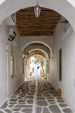 Paros adasındaki güzel Parikia Eski Kasabası 'nda geleneksel Yunan mimarisi. Cyclades, Yunanistan