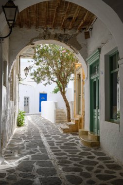 Paros adasındaki güzel Parikia Eski Kasabası 'nda geleneksel Yunan mimarisi. Cyclades, Yunanistan