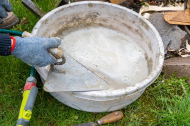 Duvarcılık işi bittikten sonra el temizliği malaları