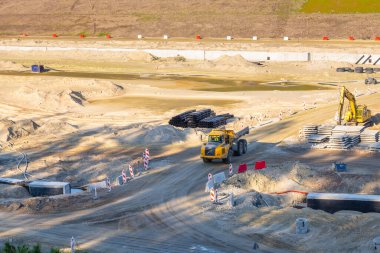 Krynica Morska, Polonya - 15 Mayıs 2021: Vistula Gölünü Baltık Denizi 'ne bağlayan kanal inşaatı