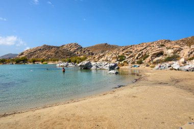 Paros, Yunanistan - 29 Eylül 2020: Paros adasındaki Kolymbithres plajı, Kiklad, Yunanistan