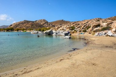 Paros, Yunanistan - 29 Eylül 2020: Paros adasındaki Kolymbithres plajı, Kiklad, Yunanistan