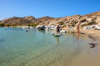 Paros, Yunanistan - 29 Eylül 2020: Paros adasındaki Kolymbithres plajı, Kiklad, Yunanistan