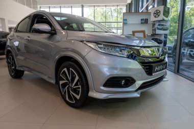 Gdansk, Polonya - 5 Haziran 2021: Honda HR-V 'nin yeni modeli araba galerisinde sunuldu