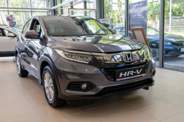 Gdansk, Polonya - 5 Haziran 2021: Honda HR-V 'nin yeni modeli araba galerisinde sunuldu