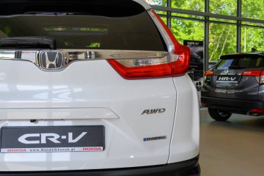Gdansk, Polonya - 5 Haziran 2021: Honda CR-V 'nin arkası ve araba galerisinde stop lambaları