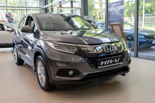 Gdansk, Polonya - 5 Haziran 2021: Honda HR-V 'nin yeni modeli araba galerisinde sunuldu