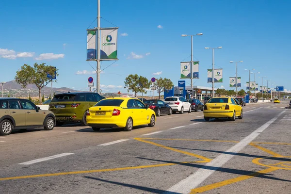 Atenas Grécia Outubro 2020 Táxi Amarelo Aeroporto Internacional Atenas — Fotografia de Stock