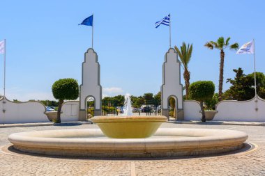 Rodos, Yunanistan - 13 Mayıs 2018: Yunanistan 'ın Rodos adasındaki Kallithea Springs spa kompleksine giriş