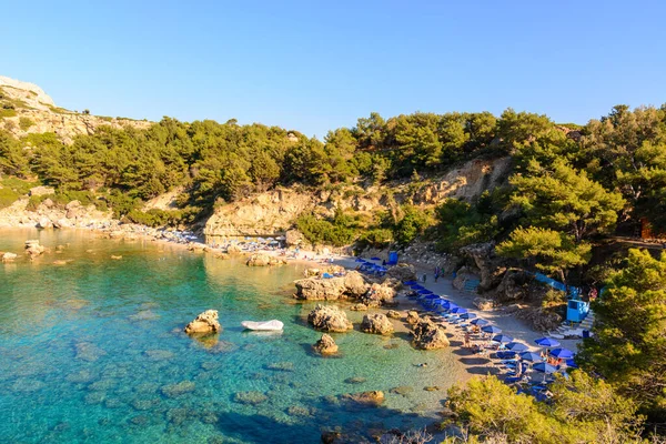 Rhodes adasındaki Anthony Quinn plajında inzivaya çekilmişti. Dodekanese, Yunanistan