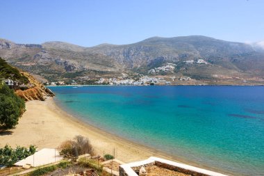 Levrossos plajı, Amorgos 'un en iyi kumlu plajlarından biri. Cyclades, Yunanistan