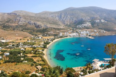 Aegiali, Yunanistan 'ın Amorgos adasında popüler bir yer. Cyclades, Yunanistan