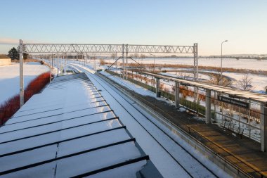 Gdansk, Polonya - 6 Ocak 2026: Pomeranian Metropolitan Demiryolu (kısaca PKM), Gdansk Rebiechowo. Gdansk şehrini Havalimanı ve Kashubia 'ya bağlayan toplu taşıma