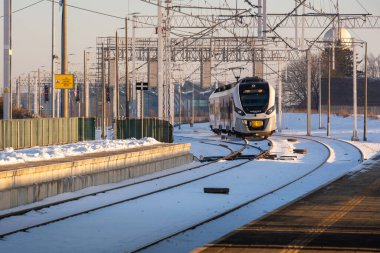 Gdansk, Polonya - 6 Ocak 2026: Pomeranian Metropolitan Demiryolu (kısaca PKM), Gdansk Rebiechowo. Gdansk şehrini Havalimanı ve Kashubia 'ya bağlayan toplu taşıma
