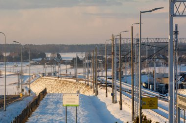 Gdansk, Polonya - 6 Ocak 2026: Pomeranian Metropolitan Demiryolu (kısaca PKM), Gdansk Rebiechowo. Gdansk şehrini Havalimanı ve Kashubia 'ya bağlayan toplu taşıma