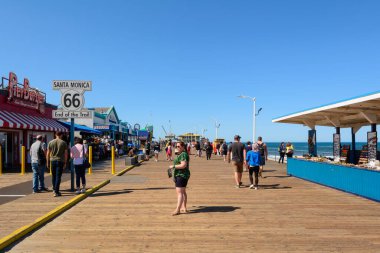 Santa Monica, California, Usa - 10 Nisan 2019: Santa Monica, Kaliforniya 'da Santa Monica İskelesi