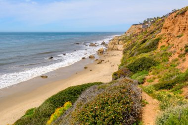 El Matador Eyalet Plajı. Güzel uçurumları ve Kaliforniya 'da kayalık kıyıları var.