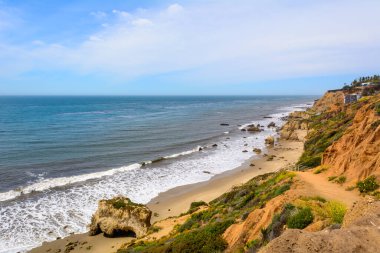 El Matador Eyalet Sahili. Güzel kayalıkları ve Kaliforniya 'da kayalık bir sahili var.