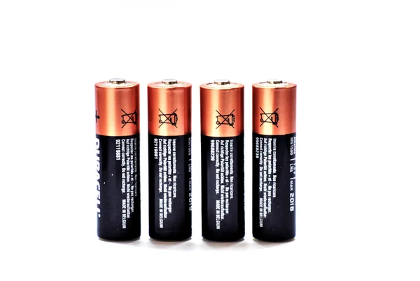 Penlamp batterijen op een witte achtergrond — Stockfoto