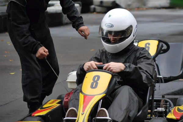 Carreras en el karting pista de carreras en Moscú —  Fotos de Stock