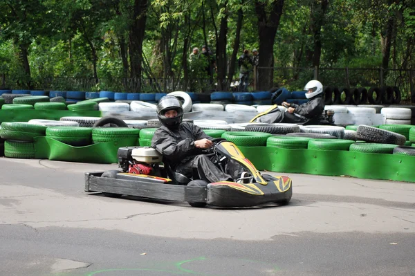 Corrida no karting pista de corrida em Moscou — Fotografia de Stock