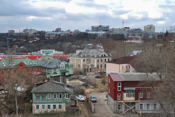 Vue de la ville depuis une hauteur de la plate-forme d'observation Vladimir au temple — Photo