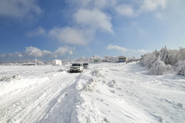 En la cima de una montaña nevada Ai-Petri en Crimea — Foto de Stock