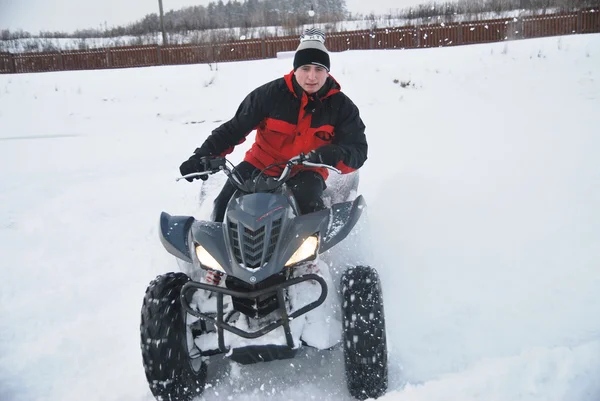 The young man at the time of extreme quad biking in the winter — Stock Photo, Image