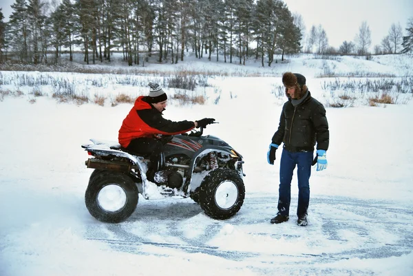 Two young guys at the time of extreme quad biking — Stock Photo, Image