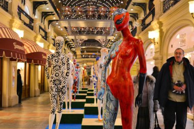 mankenler ile çeşitli baskılar