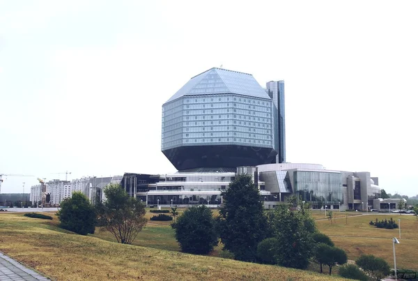 Construindo uma bibliotecaem Minsk — Fotografia de Stock