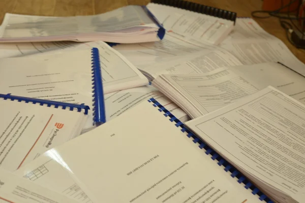 A pile of papers on the table — Stock Photo, Image