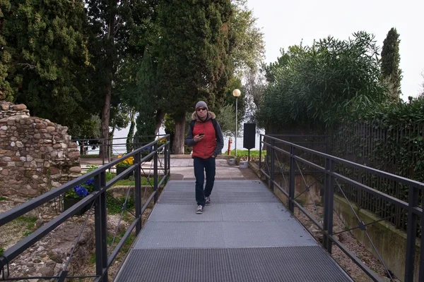 Área de recreação na costa do Lago de Garda em Sirmione — Fotografia de Stock