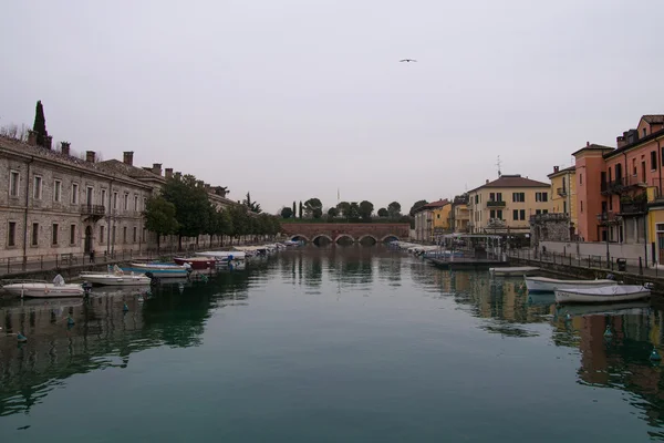 渔业-加尔达湖在意大利海岸的一个城市 — 图库照片