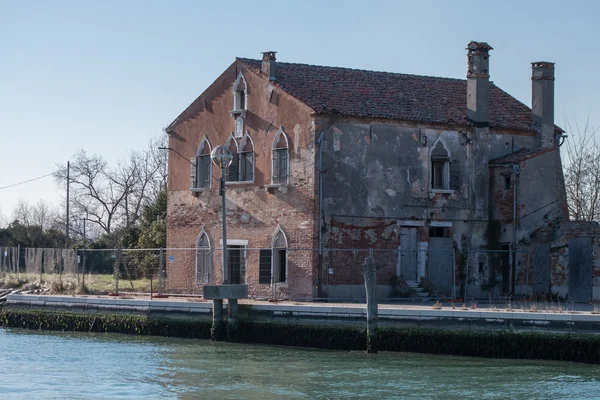 Alte gebäude an einem kanal in venedig, italien — Stockfoto