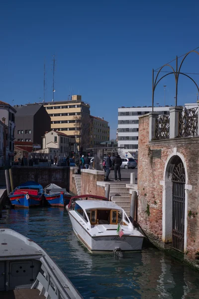 Kanály na ulicích Benátek v Itálii — Stock fotografie